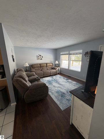 12050 Cabin Lane, Rapid City, MI 49676