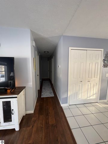 12050 Cabin Lane, Rapid City, MI 49676