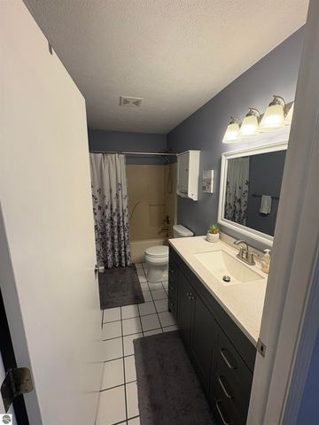 12050 Cabin Lane, Rapid City, MI 49676