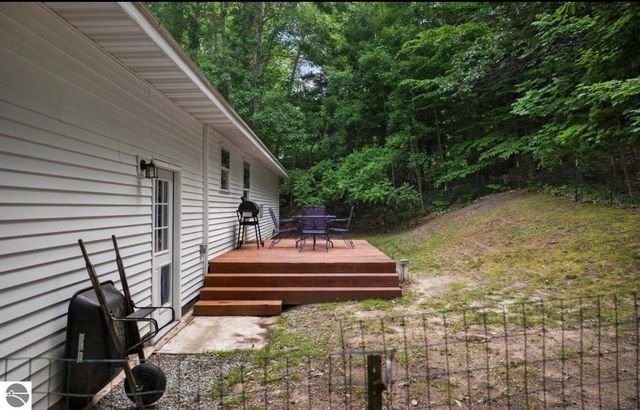 12050 Cabin Lane, Rapid City, MI 49676