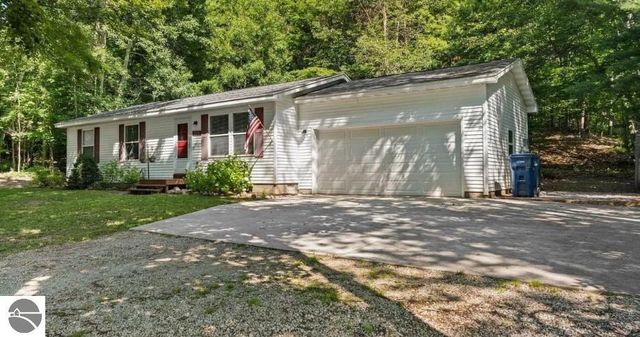 12050 Cabin Lane, Rapid City, MI 49676