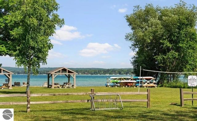 12050 Cabin Lane, Rapid City, MI 49676