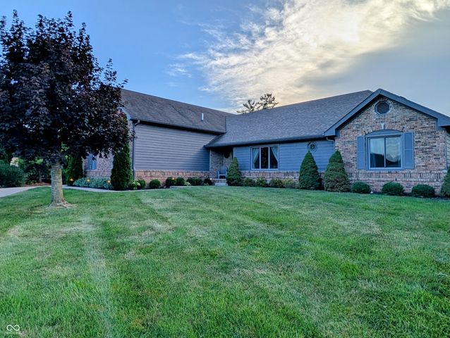 624 Hacienda Place, Greenwood, IN 46143