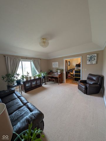 624 Hacienda Place, Greenwood, IN 46143