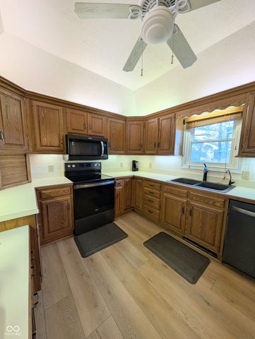 624 Hacienda Place, Greenwood, IN 46143