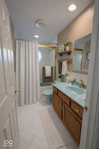 624 Hacienda Place, Greenwood, IN 46143