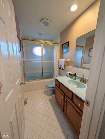 624 Hacienda Place, Greenwood, IN 46143