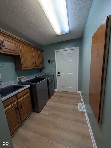 624 Hacienda Place, Greenwood, IN 46143