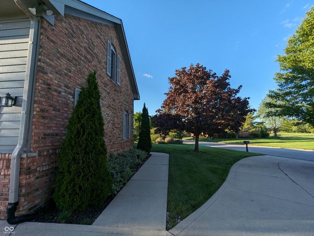 624 Hacienda Place, Greenwood, IN 46143