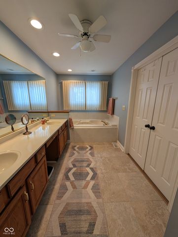 624 Hacienda Place, Greenwood, IN 46143