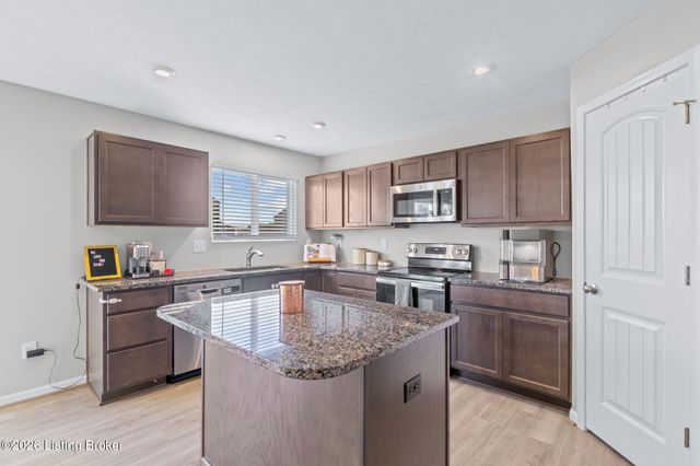 1305 Bogard Ln, Mt Washington, KY 40047