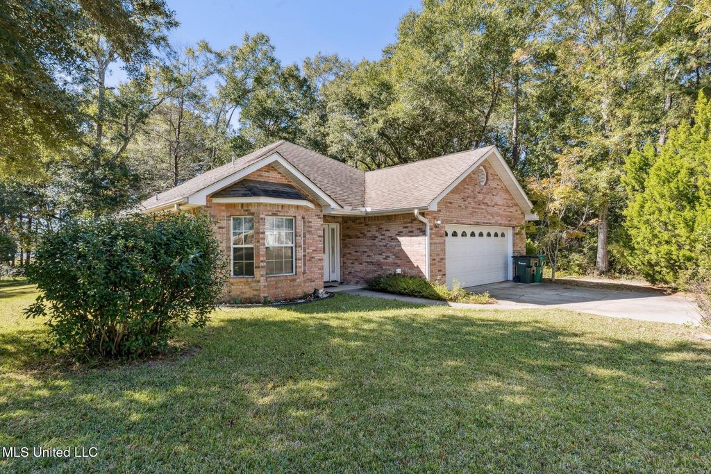 9624 Kini Place, Diamondhead, MS 39525