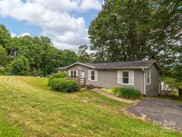 32 Lake Eden Circle, Black Mountain, NC 28711