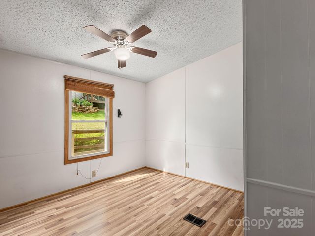 32 Lake Eden Circle, Black Mountain, NC 28711