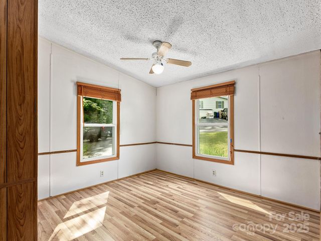 32 Lake Eden Circle, Black Mountain, NC 28711