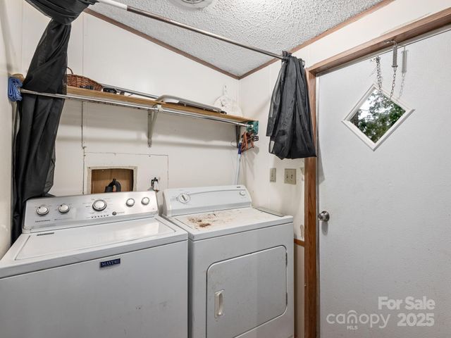 32 Lake Eden Circle, Black Mountain, NC 28711