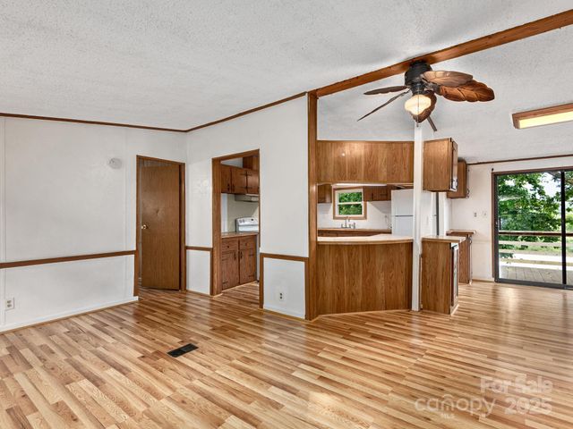 32 Lake Eden Circle, Black Mountain, NC 28711