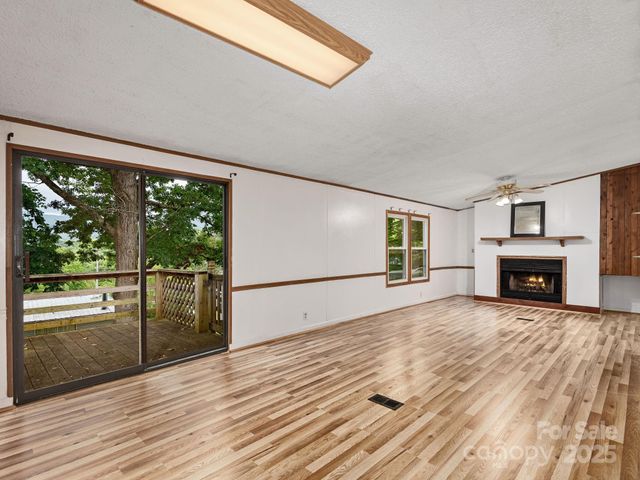 32 Lake Eden Circle, Black Mountain, NC 28711
