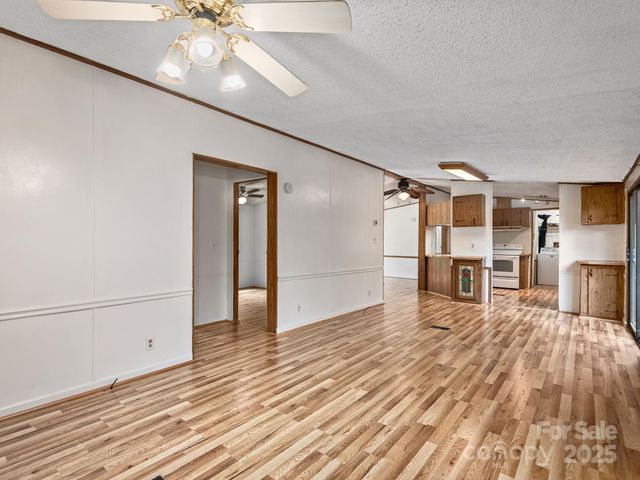 32 Lake Eden Circle, Black Mountain, NC 28711