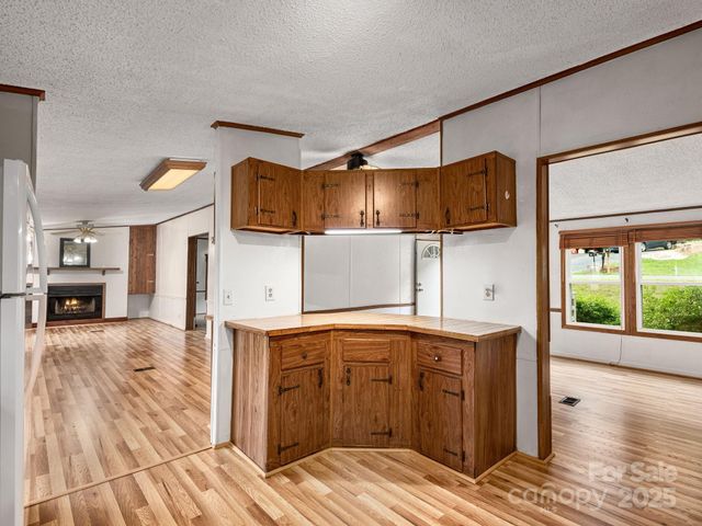 32 Lake Eden Circle, Black Mountain, NC 28711