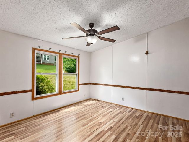 32 Lake Eden Circle, Black Mountain, NC 28711