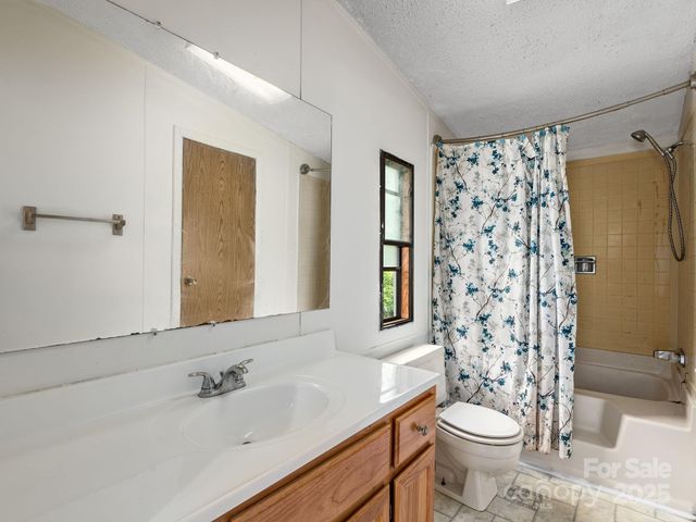 32 Lake Eden Circle, Black Mountain, NC 28711