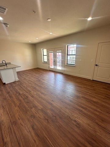 317 W Main Street 202, Denison, TX 75020