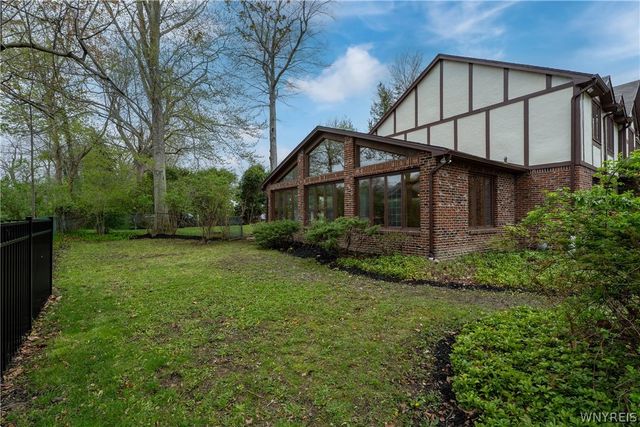121 Deer Run, Amherst, NY 14221