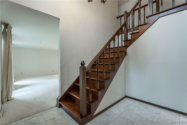121 Deer Run, Amherst, NY 14221