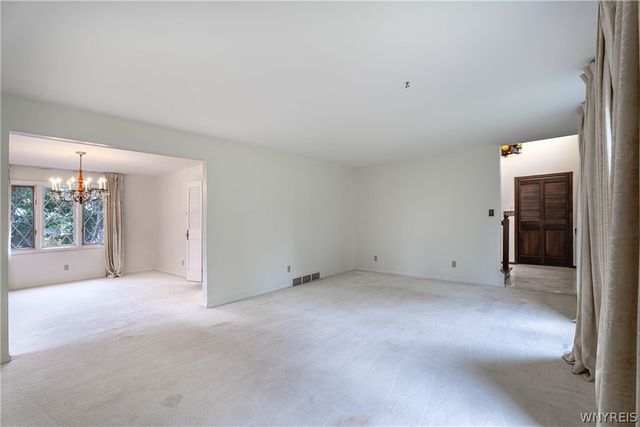 121 Deer Run, Amherst, NY 14221