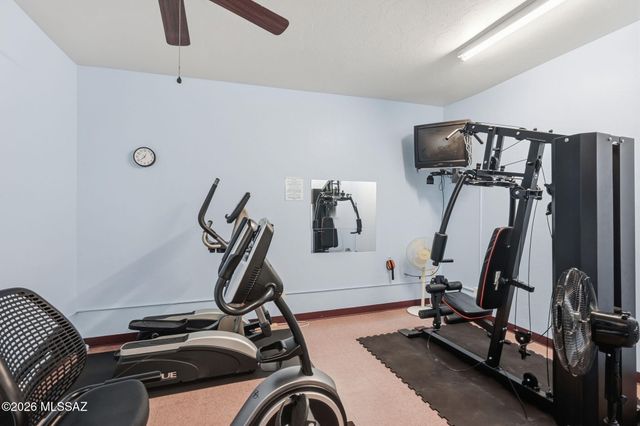 433 W Deerwood Lane, Green Valley, AZ 85614