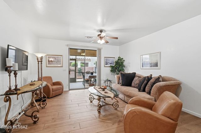 433 W Deerwood Lane, Green Valley, AZ 85614