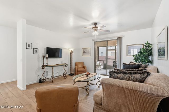 433 W Deerwood Lane, Green Valley, AZ 85614