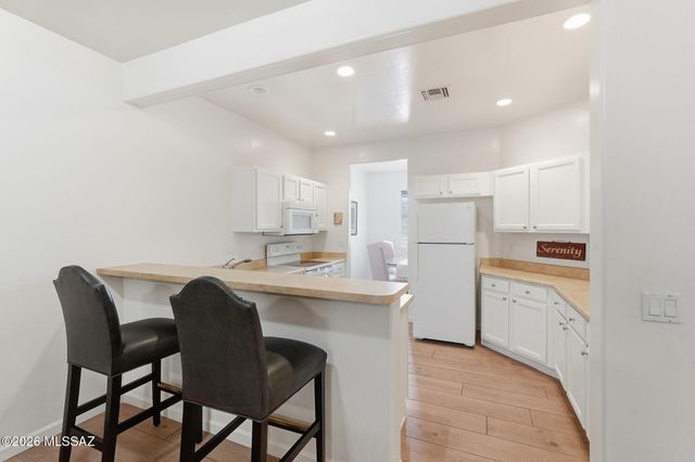 433 W Deerwood Lane, Green Valley, AZ 85614