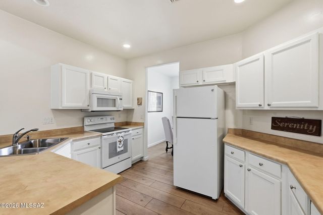 433 W Deerwood Lane, Green Valley, AZ 85614