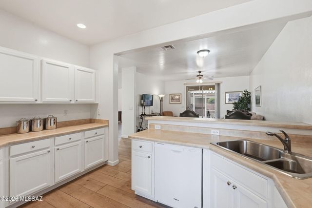 433 W Deerwood Lane, Green Valley, AZ 85614