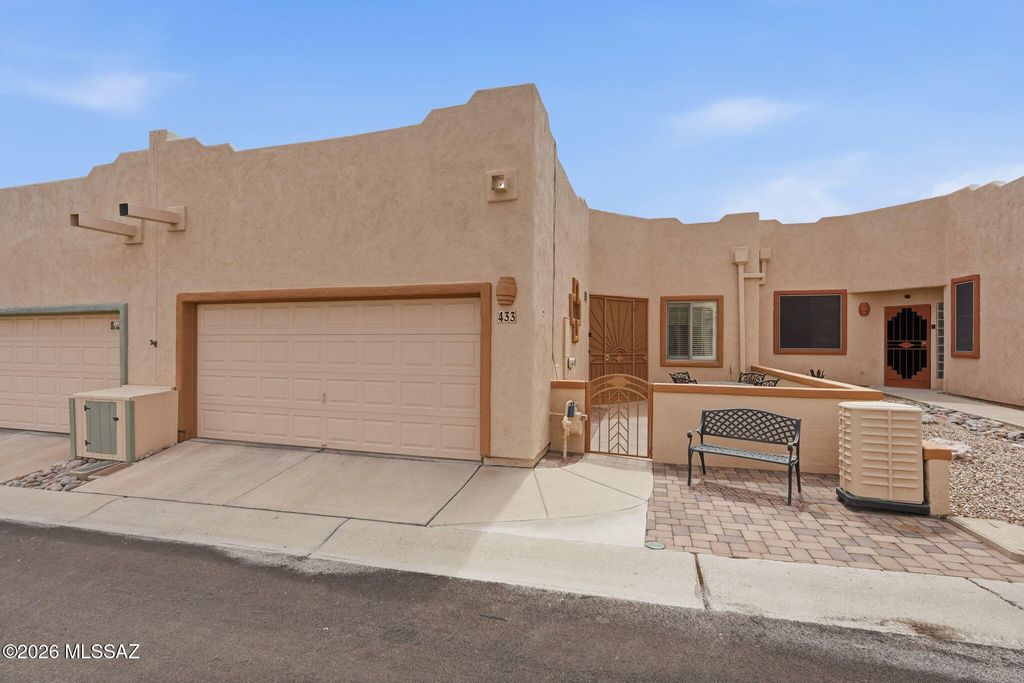 433 W Deerwood Lane, Green Valley, AZ 85614