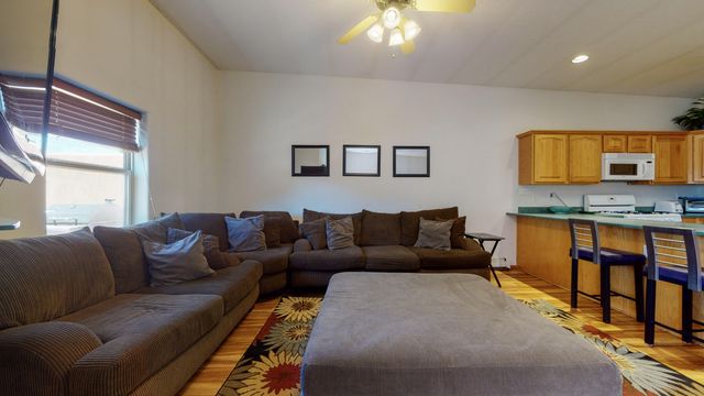 218 Cynthia Loop NW C, Albuquerque, NM 87114