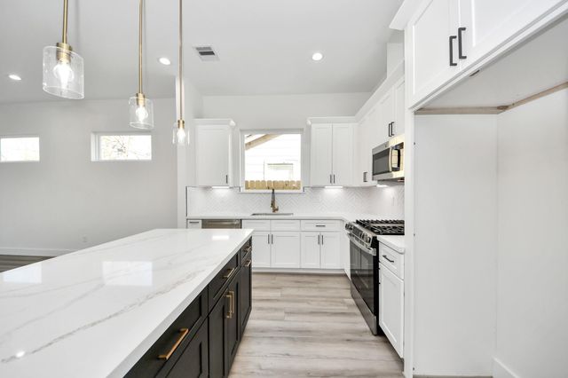 7012 & 7014 Saint Augustine Street, Houston, TX 77021