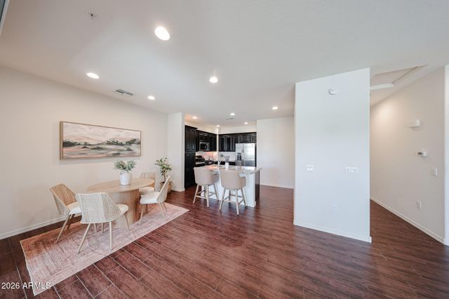 33575 N DOVE LAKES Drive 2033, Cave Creek, AZ 85331