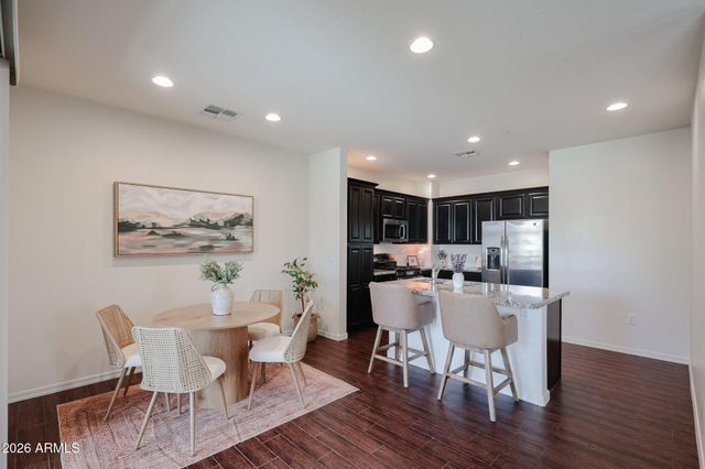 33575 N DOVE LAKES Drive 2033, Cave Creek, AZ 85331