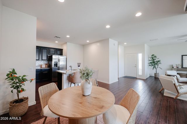 33575 N DOVE LAKES Drive 2033, Cave Creek, AZ 85331