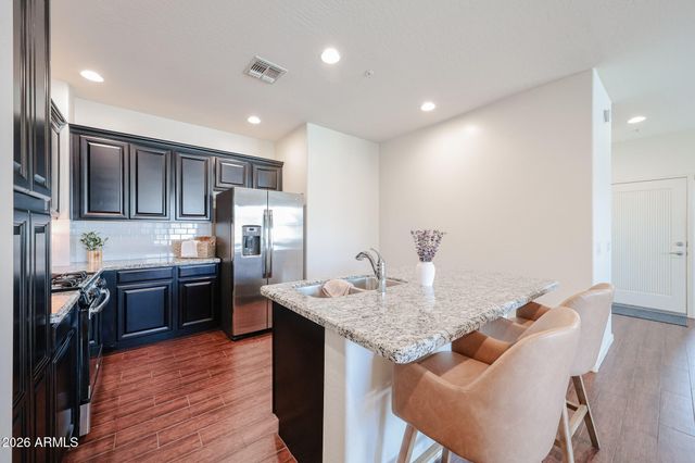 33575 N DOVE LAKES Drive 2033, Cave Creek, AZ 85331