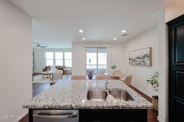 33575 N DOVE LAKES Drive 2033, Cave Creek, AZ 85331