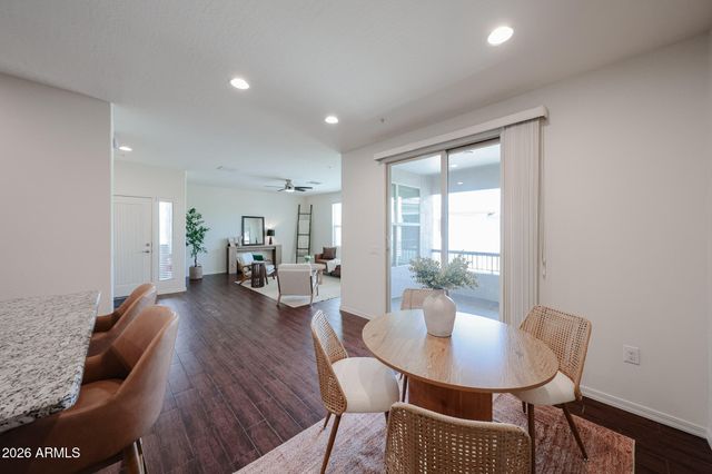33575 N DOVE LAKES Drive 2033, Cave Creek, AZ 85331