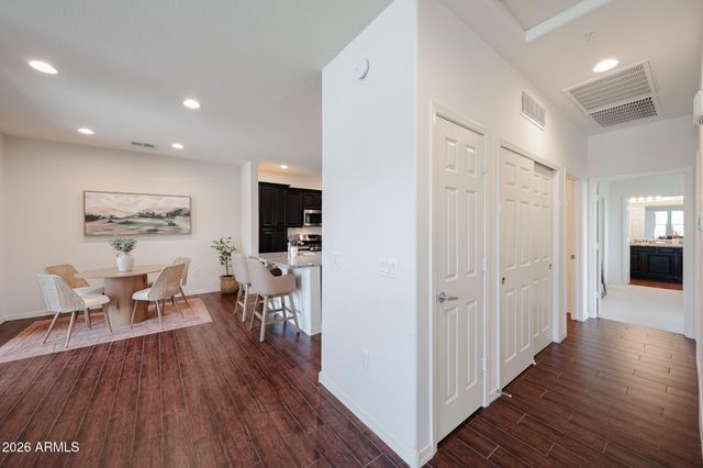 33575 N DOVE LAKES Drive 2033, Cave Creek, AZ 85331
