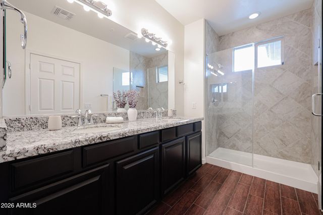 33575 N DOVE LAKES Drive 2033, Cave Creek, AZ 85331