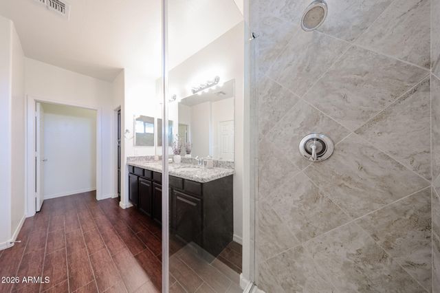 33575 N DOVE LAKES Drive 2033, Cave Creek, AZ 85331