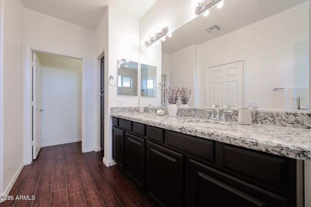 33575 N DOVE LAKES Drive 2033, Cave Creek, AZ 85331