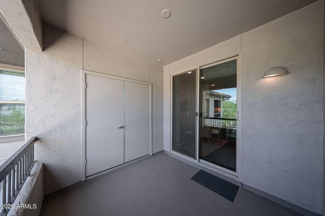 33575 N DOVE LAKES Drive 2033, Cave Creek, AZ 85331